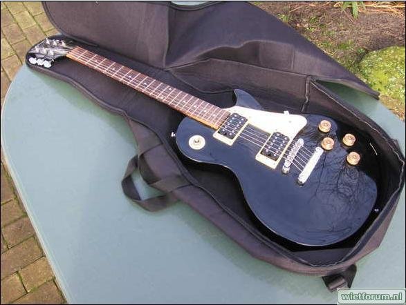 My sweet guitar: Epihone Les Paul :D